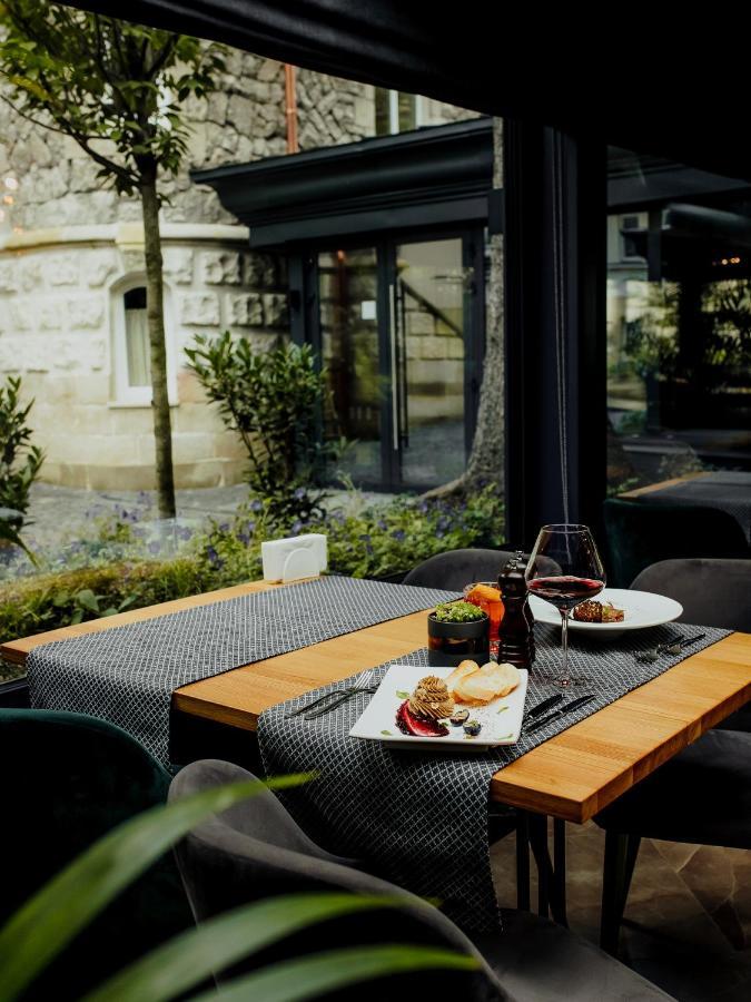 Lion'S Castle Hotel Lwów Zewnętrze zdjęcie